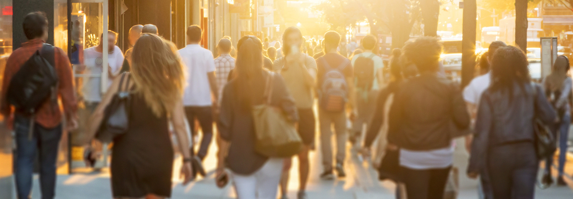 People walking down the streets of Manhattan 
