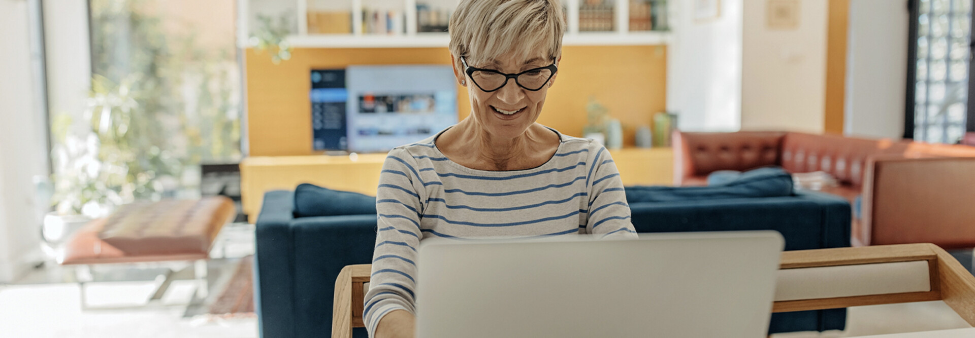 Person using the computer at home