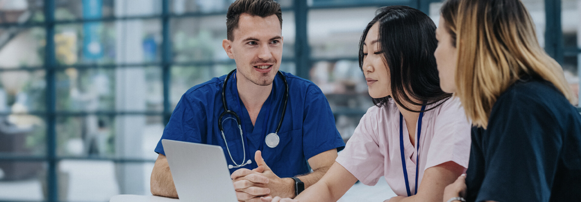 Doctors collaborating in the hospital