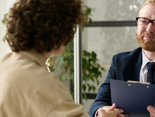 Consultant talking to a woman