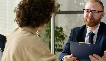 Consultant talking to a woman