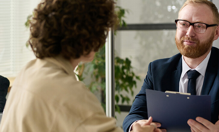 Consultant talking to a woman