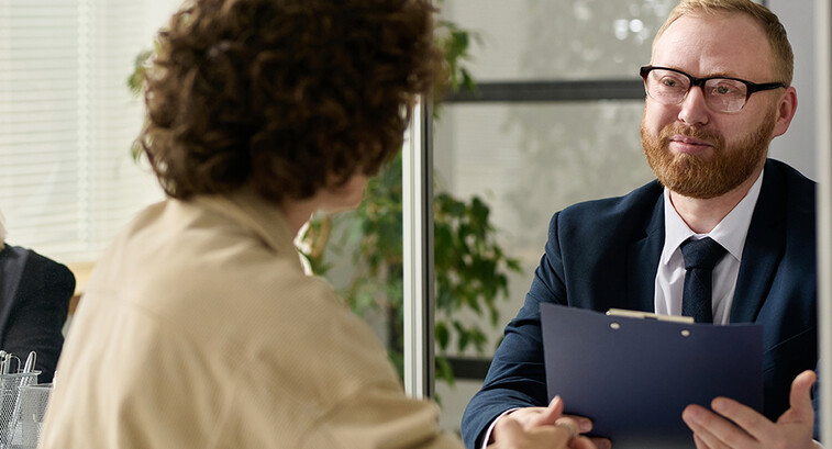 Consultant talking to a woman