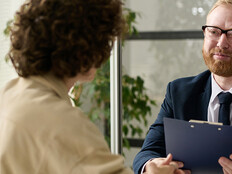 Consultant talking to a woman