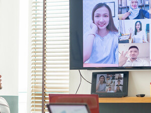 Coworkers collaborating virtually